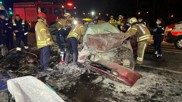 Foto - İstanbul'da feci kaza! Ortalık savaş alanına döndü!