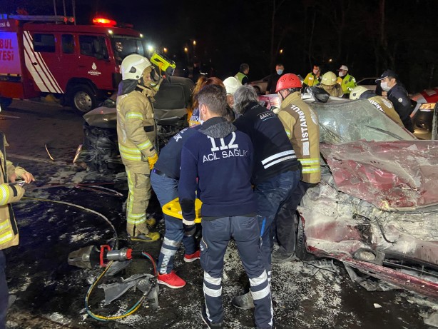 Foto - İstanbul'da feci kaza! Ortalık savaş alanına döndü!
