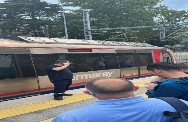 Foto - İstanbul'da feci olay! Tren raylarına atlayan genç hayatını kaybetti