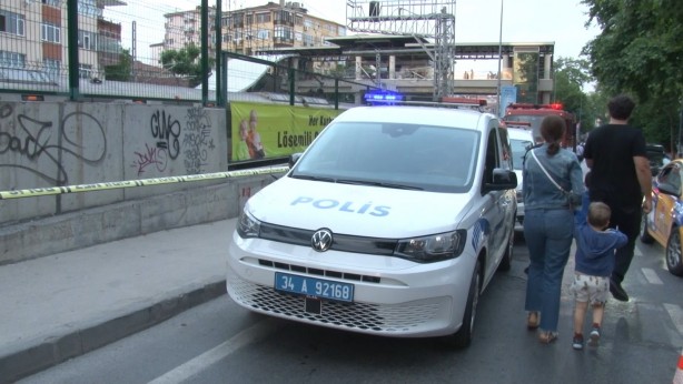 Foto - İstanbul'da feci olay! Tren raylarına atlayan genç hayatını kaybetti