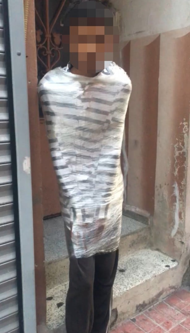 Foto - İstanbul'da flaş olay! Hırsızı yakalayıp streç filme sardı