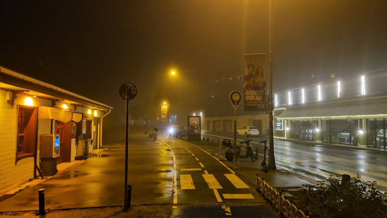 Foto - İstanbul'da gece sis etkili oldu! Boğaz trafiği askıya alındı