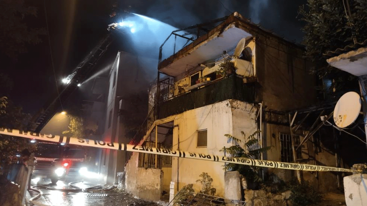 Foto - İstanbul'da geceyi alevler aydınlattı