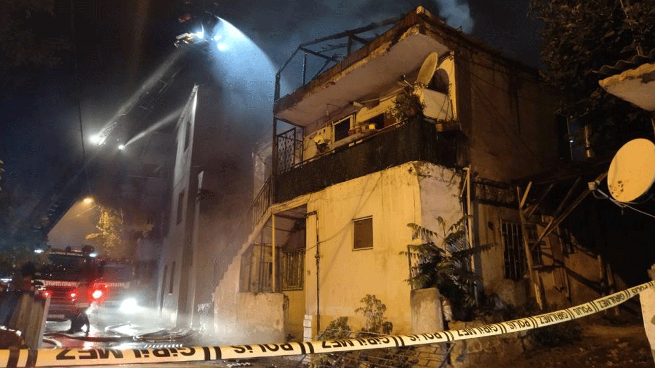 Foto - İstanbul'da geceyi alevler aydınlattı