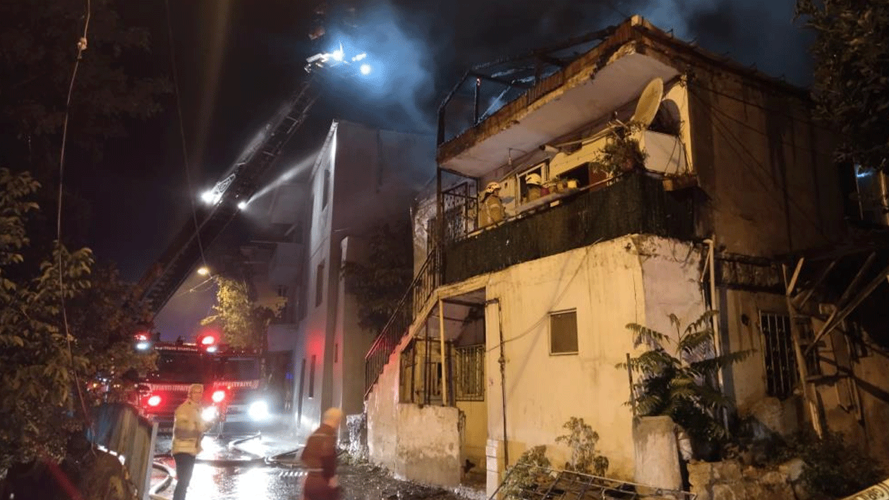 Foto - İstanbul'da geceyi alevler aydınlattı