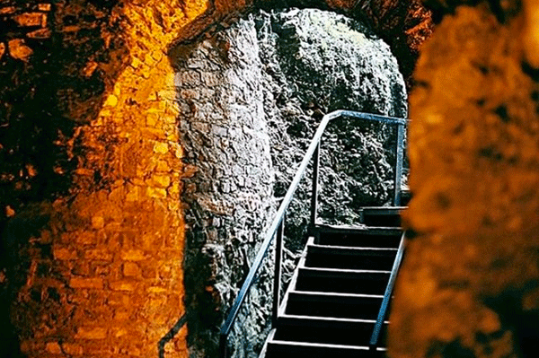 İstanbul’da gizli bir saray bulundu! Duyanlar akın ediyor