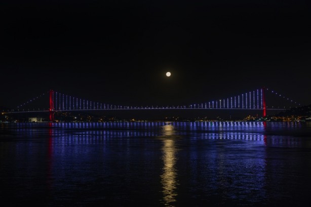 Foto - İstanbul’da gözlemlenen dolunay görenleri mest etti