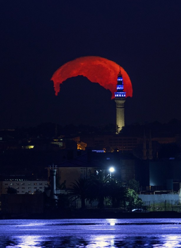 Foto - İstanbul’da gözlemlenen dolunay görenleri mest etti