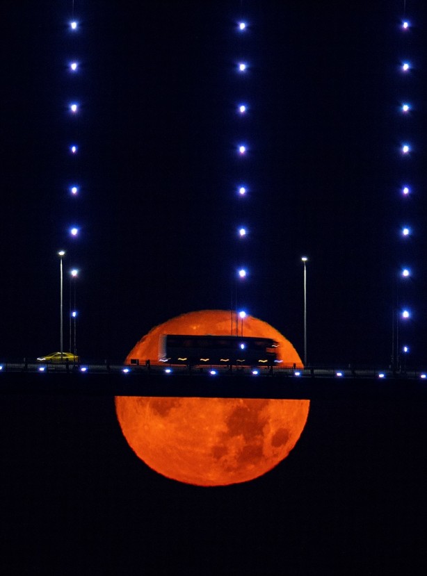 Foto - İstanbul’da gözlemlenen dolunay görenleri mest etti
