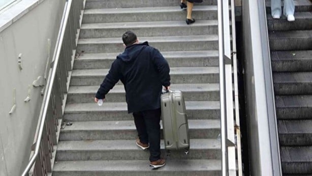 Foto - İstanbul'da 'her şey çok güzel oluyor'... Taksim Metrosu'nda yürüyen merdiven çilesi