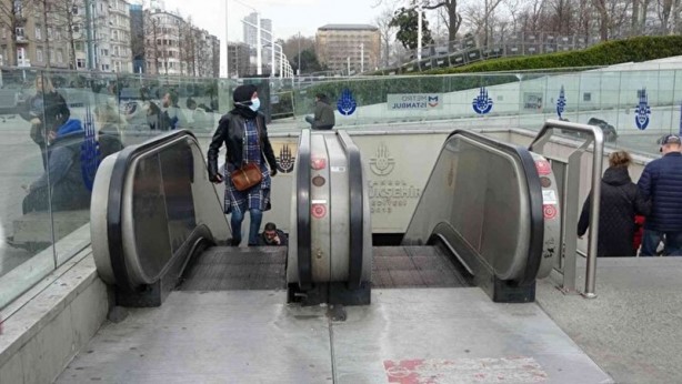Foto - İstanbul'da 'her şey çok güzel oluyor'... Taksim Metrosu'nda yürüyen merdiven çilesi