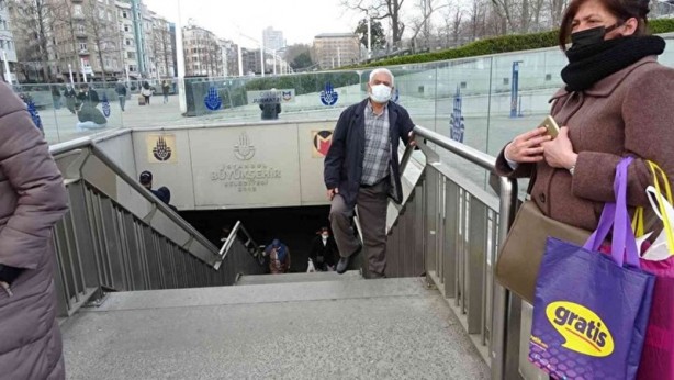 Foto - İstanbul'da 'her şey çok güzel oluyor'... Taksim Metrosu'nda yürüyen merdiven çilesi