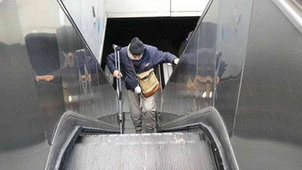 İstanbul'da 'her şey çok güzel oluyor'... Taksim Metrosu'nda yürüyen merdiven çilesi