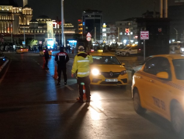 Foto - İstanbul'da huzur uygulaması! Araçlar didik didik arandı