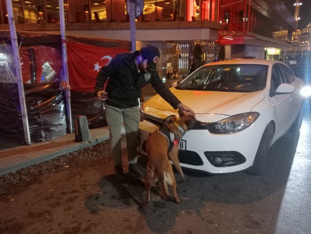 Foto - İstanbul'da huzur uygulaması! Araçlar didik didik arandı