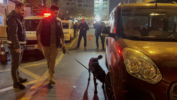 Foto - İstanbul'da huzur uygulaması! Araçlar didik didik arandı