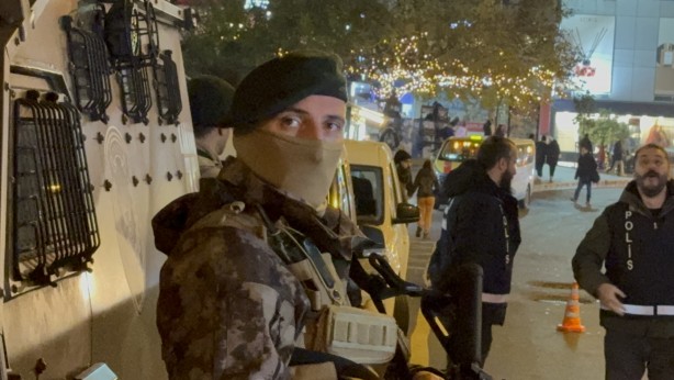 Foto - İstanbul'da huzur uygulaması! Araçlar didik didik arandı