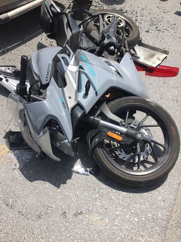 Foto - İstanbul'da ilginç kaza! Sürücü arka camdan içeri girdi