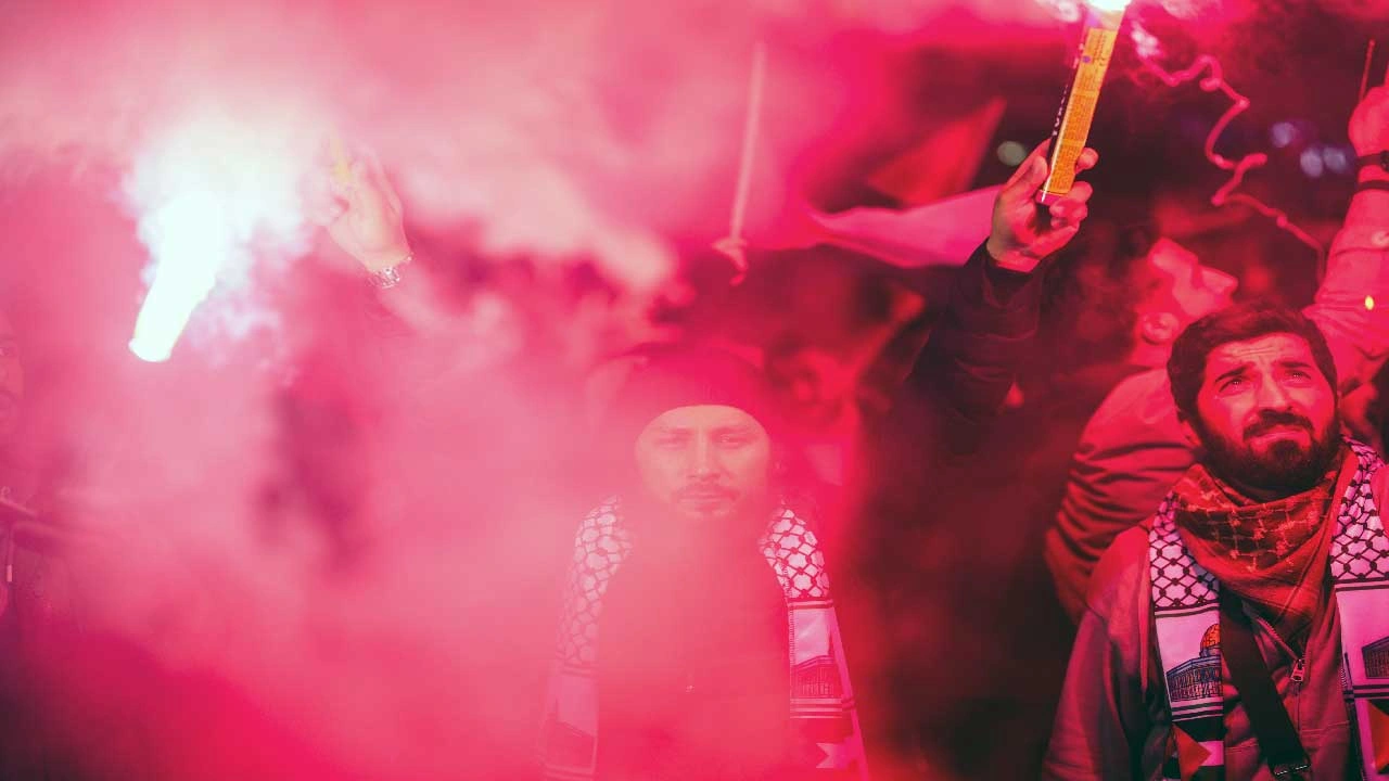 Foto - İstanbul'da İsrail Konsolosluğu önünde Filistin'e destek eylemi