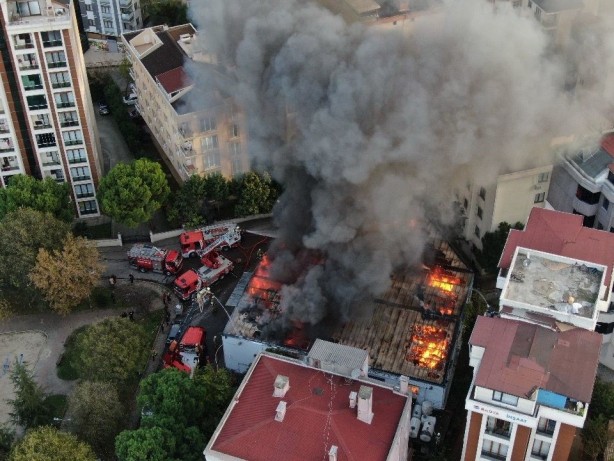 Foto - İstanbul'da kahve imalathanesinde yangın