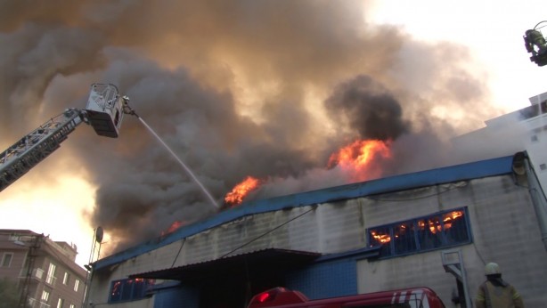 İstanbul'da kahve imalathanesinde yangın