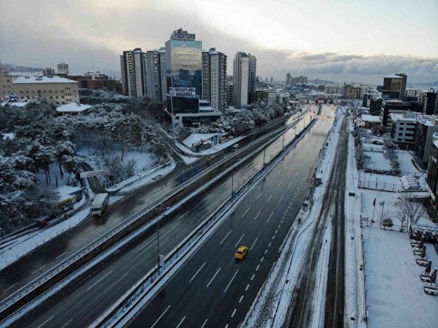 Foto - İstanbul’da kar fırtınası sonrası trafik yoğunluğu azaldı