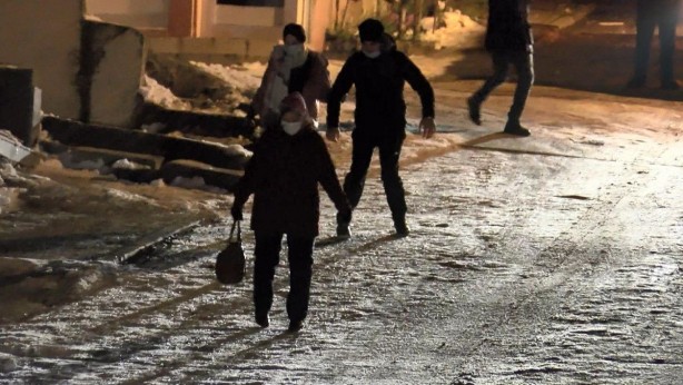 İstanbul'da kar sonrası şimdi de buz sınavı!