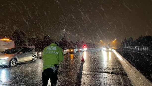 Foto - İstanbul'da kar yağışı aralıklarla etkili oluyor