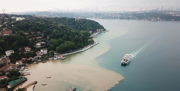 Foto - İstanbul'da korkutan manzara: Boğaz'a çamur aktı
