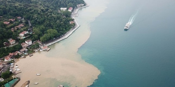 Foto - İstanbul'da korkutan manzara: Boğaz'a çamur aktı