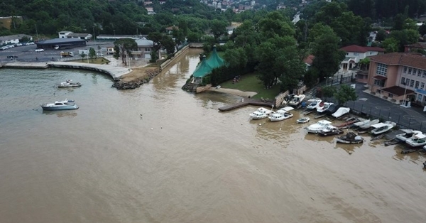Foto - İstanbul'da korkutan manzara: Boğaz'a çamur aktı