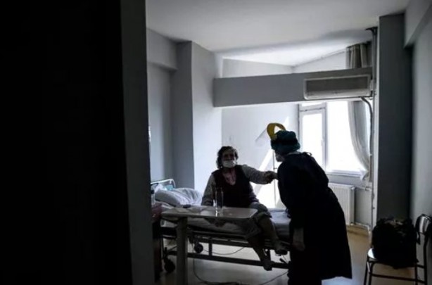Foto - İstanbul'da koronavirüsü yenen hastalar odalarında görüntülendi