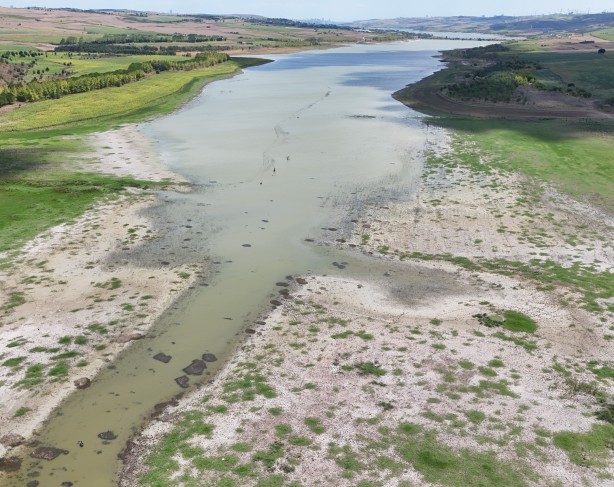 Foto - İstanbul'da Kuruyan barajlar piknik alanı oldu