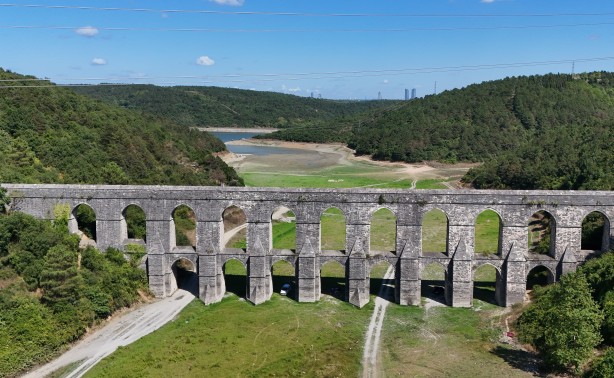 Foto - İstanbul'da Kuruyan barajlar piknik alanı oldu