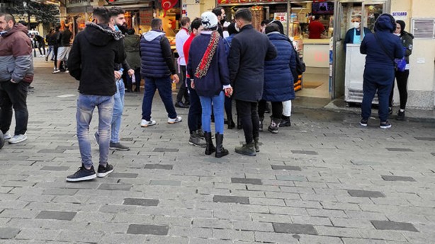 Foto - İstanbul'da kuyruklar oluştu! Şaşırtmayan manzaralar