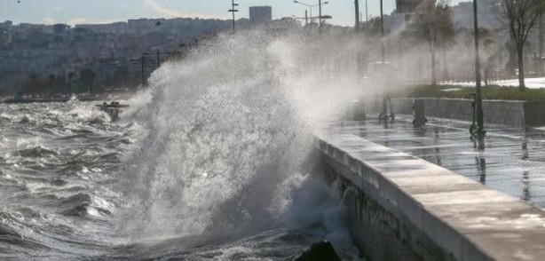 Foto - İstanbul'da lodos etkili oldu! 'Ürkütücü bir manzara'