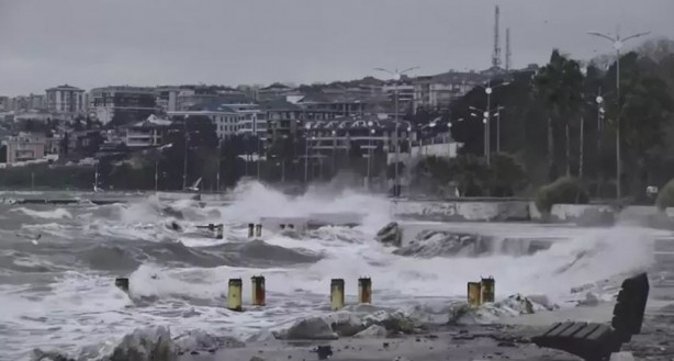 İstanbul'da lodos etkili oldu! 'Ürkütücü bir manzara'