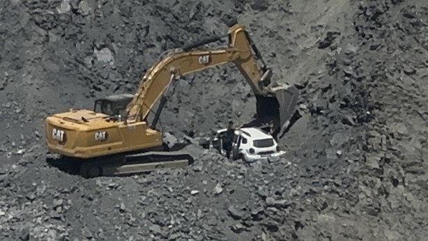 Foto - İstanbul’da maden sahasında akıl almaz kaza: Sonu olmayan yolda araç şarampole uçtu