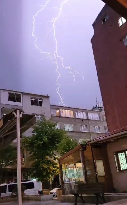 Foto - İstanbul'da mest eden görüntü! Gökyüzü kızıla boyandı