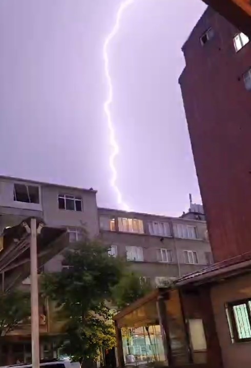 Foto - İstanbul'da mest eden görüntü! Gökyüzü kızıla boyandı