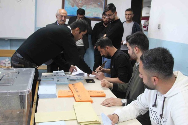 Foto - İstanbul’da oy kullanma işlemi başladı! İşte en fazla seçmenin olduğu ilçeler…