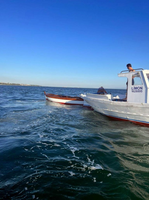 Foto - İstanbul'da panik anları! Alev alan tekne jet ski ile söndürüldü