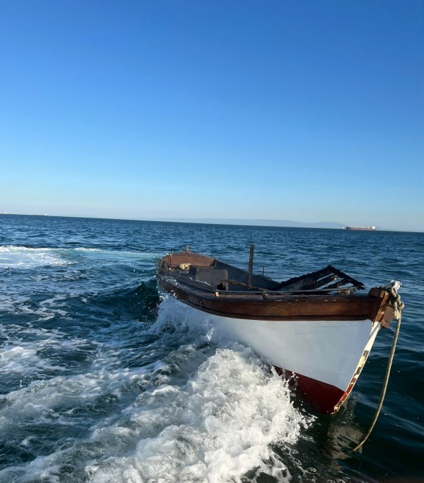 Foto - İstanbul'da panik anları! Alev alan tekne jet ski ile söndürüldü