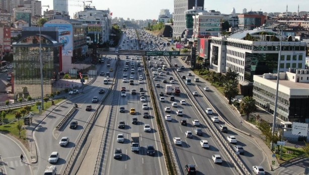 Foto - İstanbul'da pazar günü trafik yoğunluğu yüzde 49'lara ulaştı