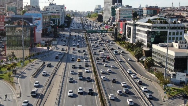 Foto - İstanbul'da pazar günü trafik yoğunluğu yüzde 49'lara ulaştı