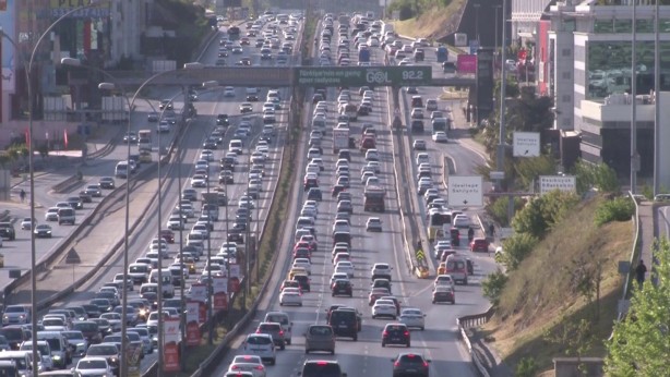 Foto - İstanbul'da pazar günü trafik yoğunluğu yüzde 49'lara ulaştı