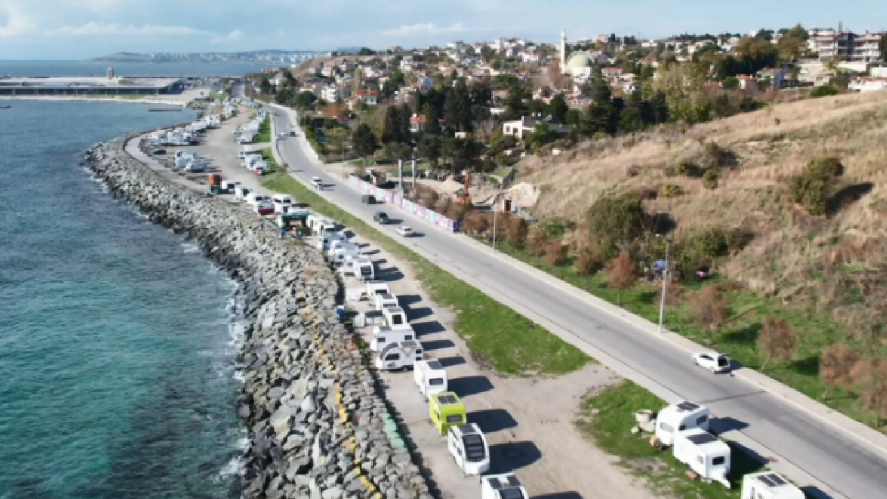 İstanbul’da pes dedirten görüntü! 700 araç sahili işgal etti