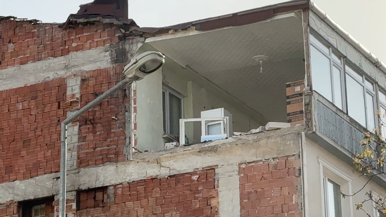 Foto - İstanbul’da rezillik bina yıkılınca ortaya çıktı 