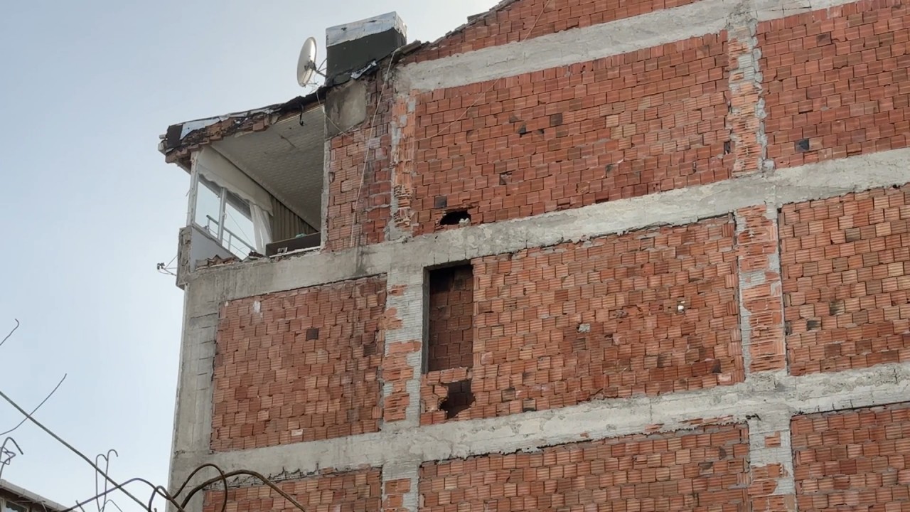 Foto - İstanbul’da rezillik bina yıkılınca ortaya çıktı 