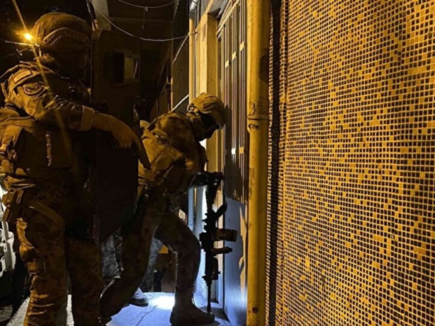 Foto - İstanbul'da şafak vakti torbacı operasyonu! Polisi görünce kendisini pencereden attı